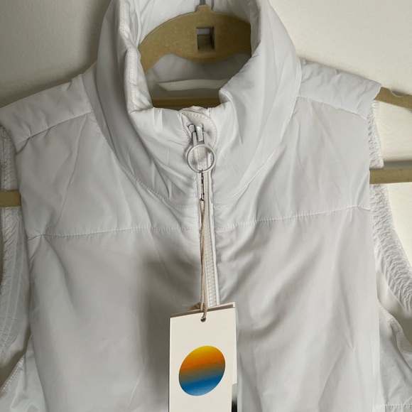 NWT - Vuori Canyon Insulated Vest - White Zip-Up Vest - Small - Picture 7 of 12